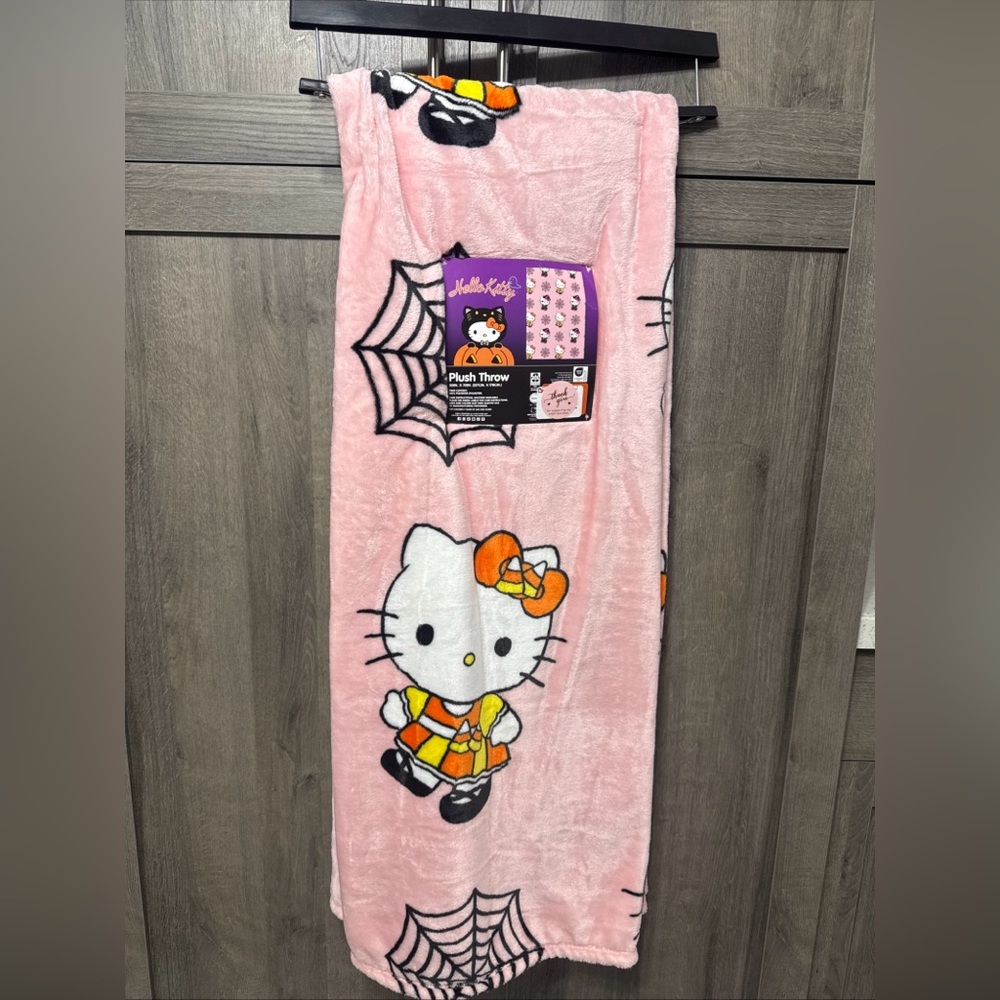New Hello Kitty Pink Pirate Halloween 50" x 70" Plush Throw Blanket New With Tag